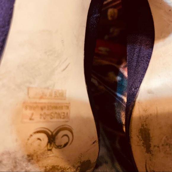 🍇Gorgeous Purple Suede Like Bamboo Purple Ankle Cuffed Booties! - Picture 8 of 13